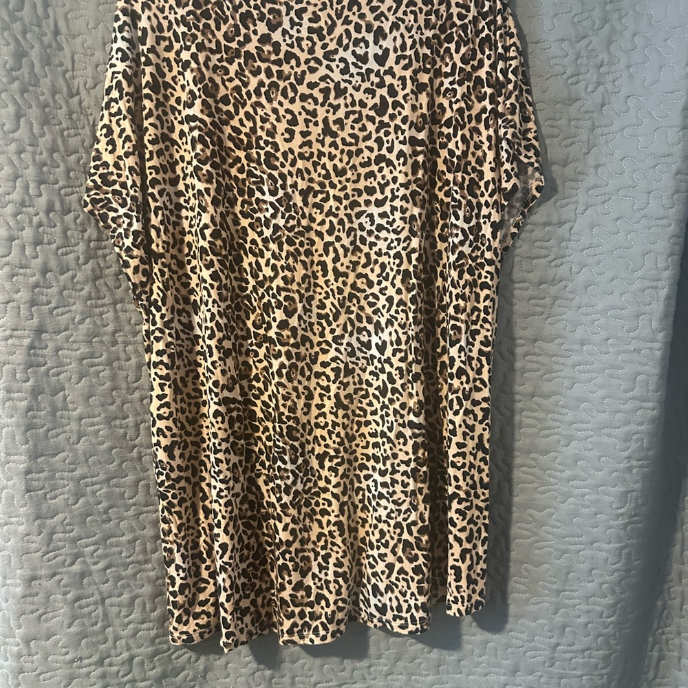 Maurice’s 24/7 Leopard Print V-Neck Women's Top - Brown/Tan - Picture 2 of 3